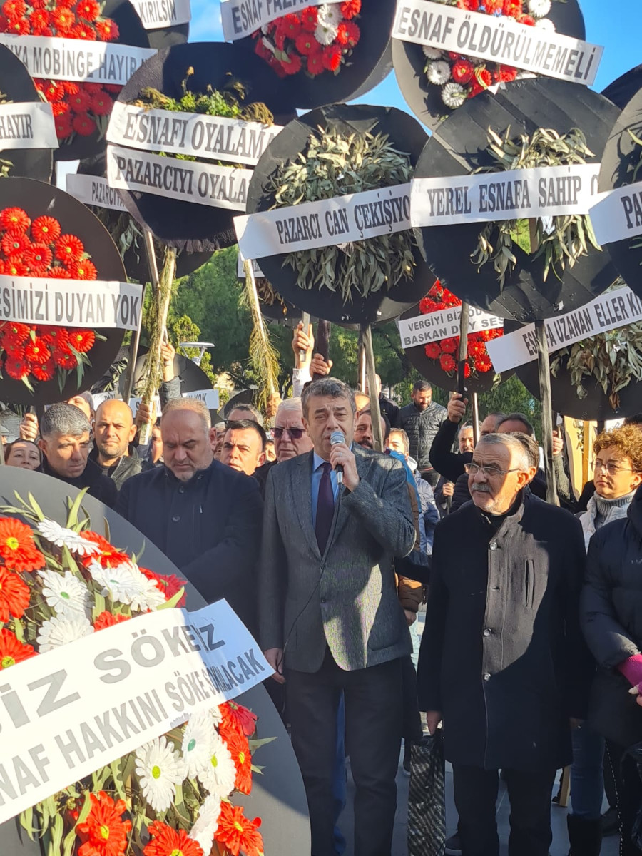 SÖKE BELEDİYESİ ÖNÜNDE TABUTLU PROTESTO